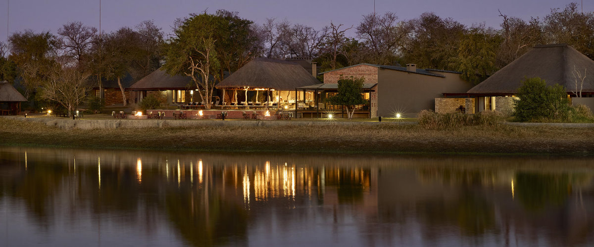 Arathusa Safari Lodge at the waterhole (2)