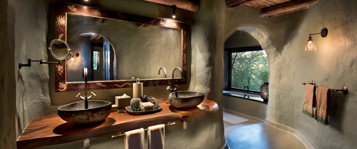 Phinda Rock Lodge suite bathroom
