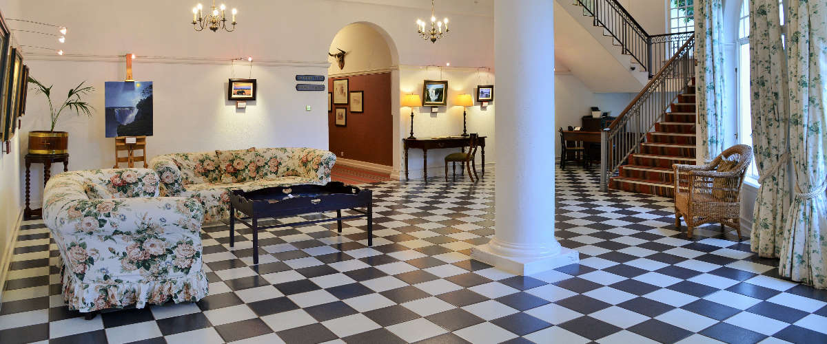 Vic Falls Hotel palm_lounge