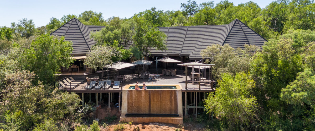 madikwe-hills-mvr-lodge-deck-pool-cocktails-01-1600x900
